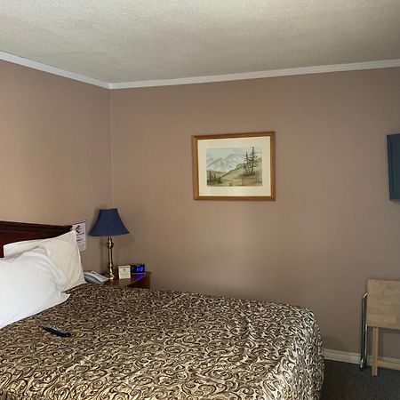 Lucien Motel Whitby Εξωτερικό φωτογραφία