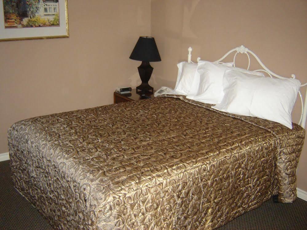 Lucien Motel Whitby Εξωτερικό φωτογραφία
