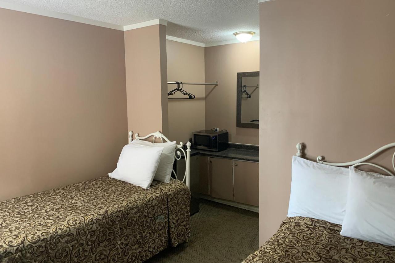 Lucien Motel Whitby Εξωτερικό φωτογραφία