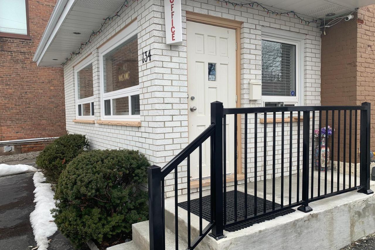 Lucien Motel Whitby Εξωτερικό φωτογραφία