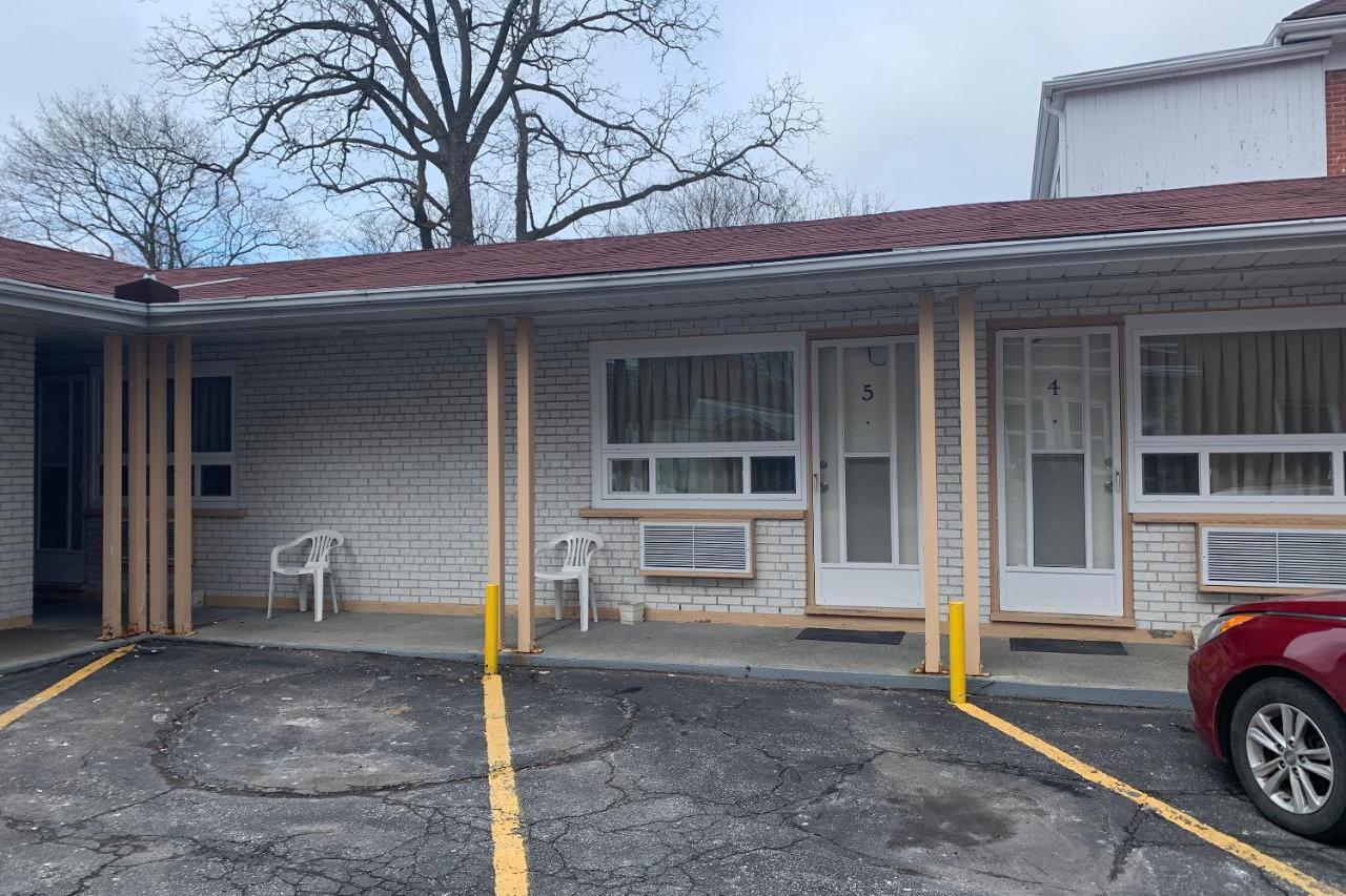 Lucien Motel Whitby Εξωτερικό φωτογραφία